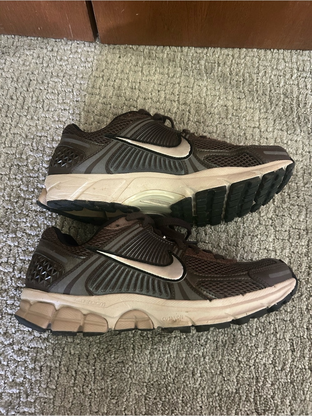 Nike Women’s Brown and Silver Mesh Athletic Sneakers - Picture 3 of 8